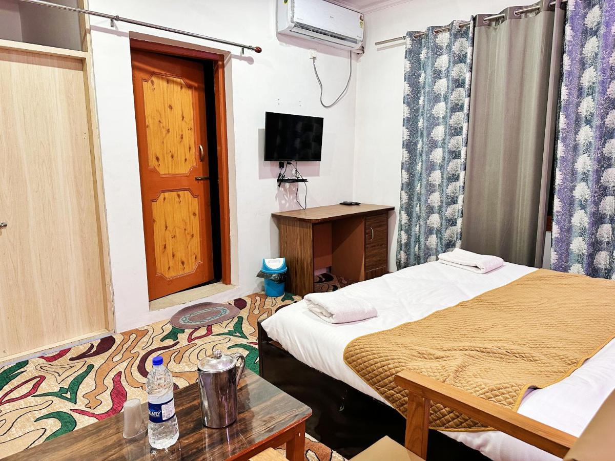 Roseline Inn Srinagar  Exterior photo