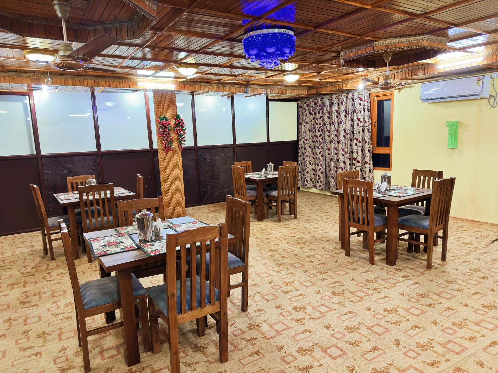 Roseline Inn Srinagar  Exterior photo