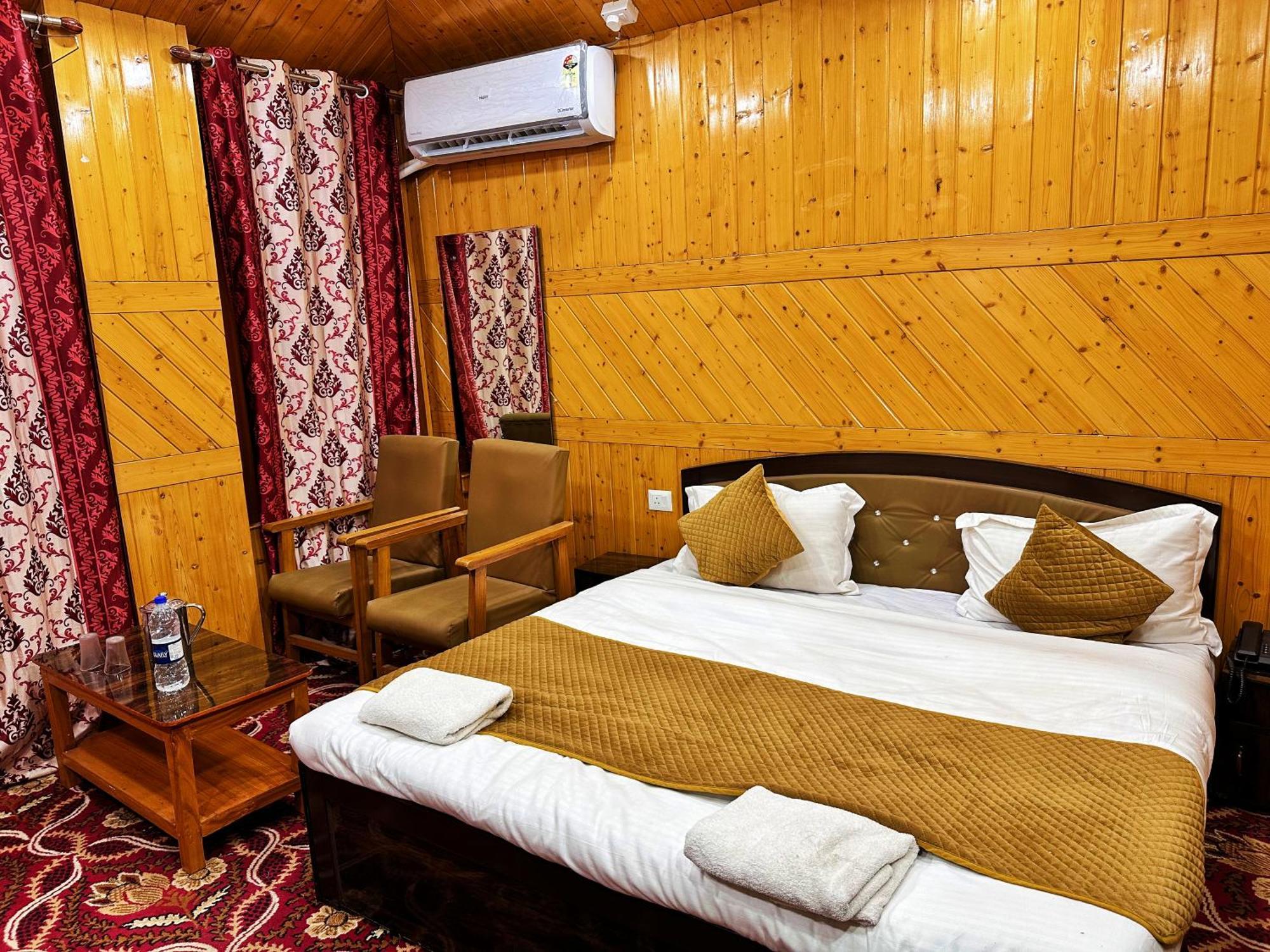 Roseline Inn Srinagar  Exterior photo